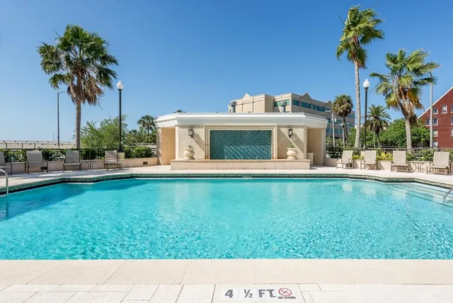 $3,450 | 345 Bayshore Boulevard, Unit P6, Tampa, FL 33606