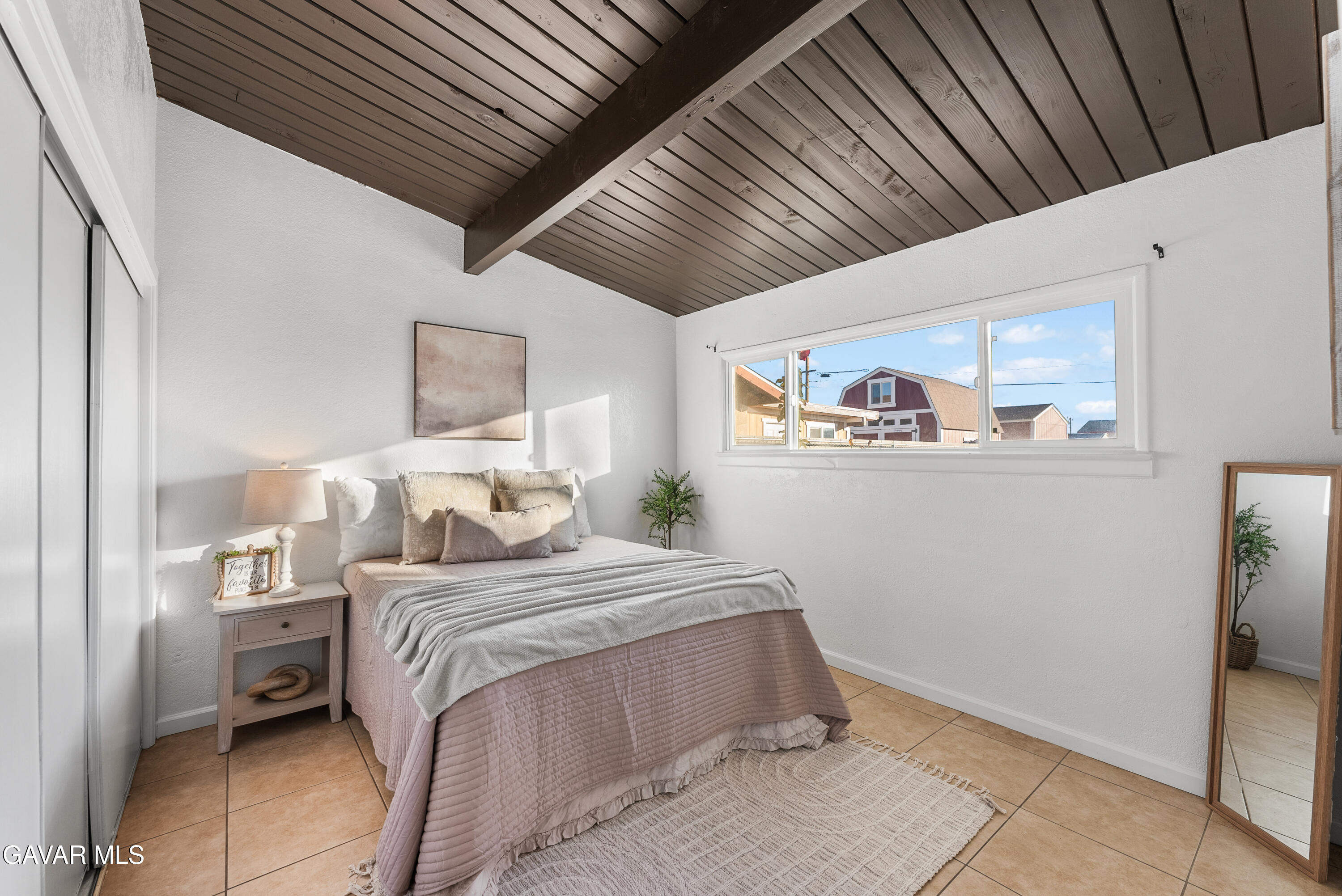 38640 Larkin Avenue Palmdale, CA 93550 - Photo 28 of 38 a bedroom with a bed and a painting on the wall