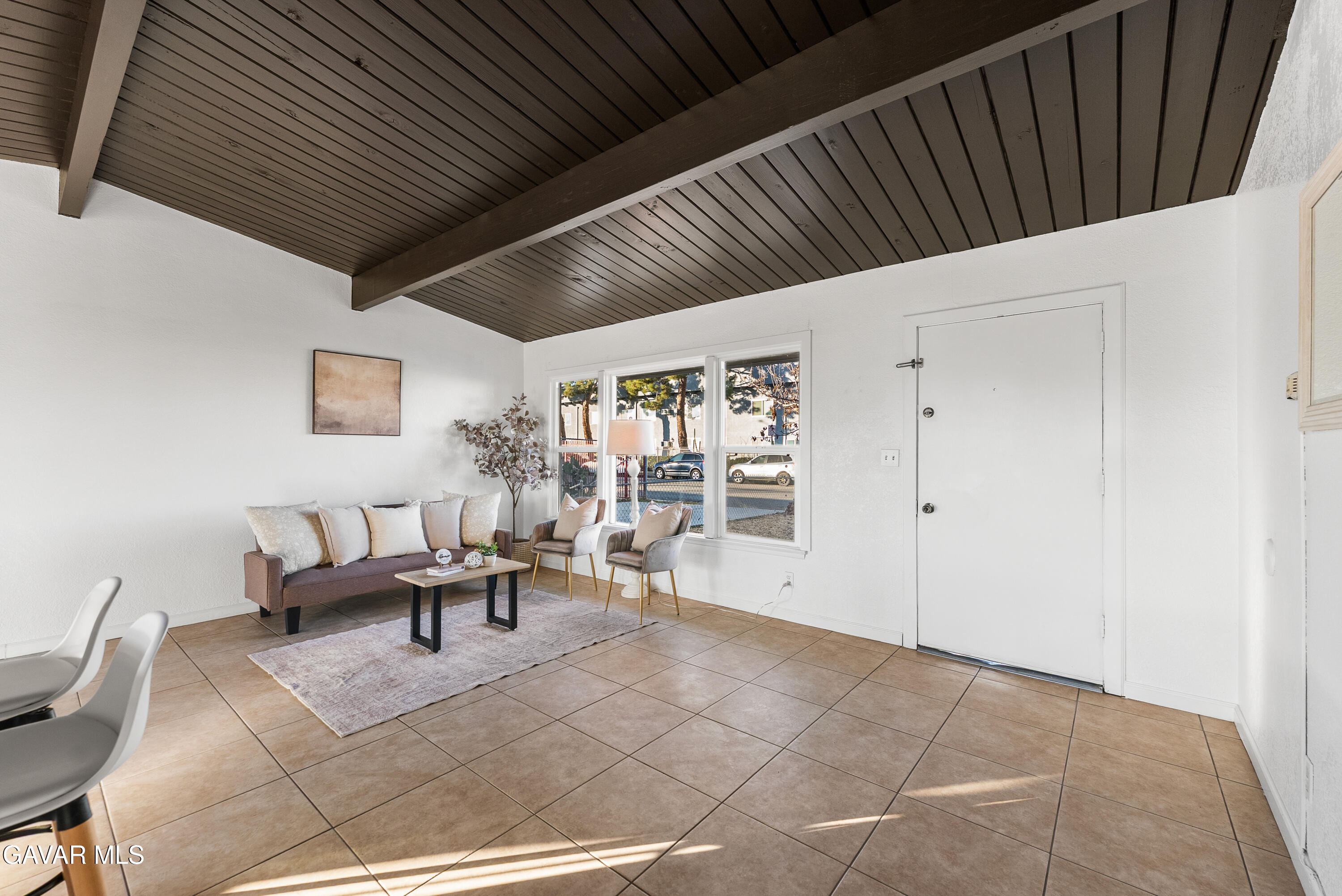 38640 Larkin Avenue Palmdale, CA 93550 - Photo 7 of 38 a living room with furniture