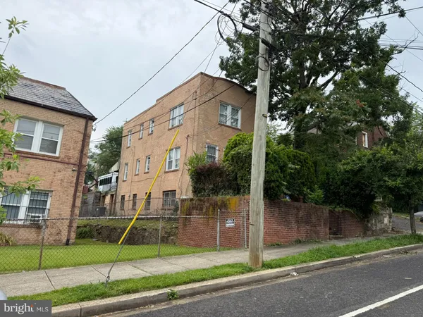 $290,000 | 1622 28th Place Southeast, Washington, DC 20020