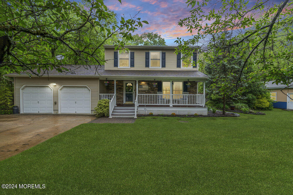 33 Butterfly Road Jackson, NJ 08527 - Photo 4 of 29 a front view of a house with a garden and yard