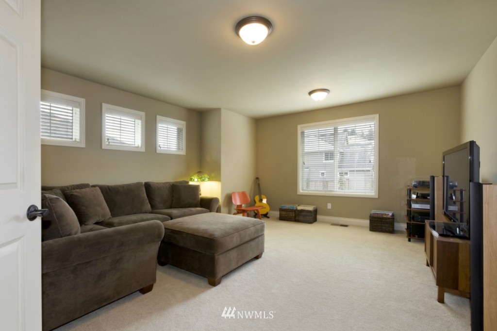 20265 86th Place Northeast Bothell, WA 98011 - Photo 13 of 21 Gallery Image 13