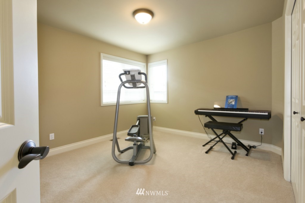 20265 86th Place Northeast Bothell, WA 98011 - Photo 18 of 21 Gallery Image 18