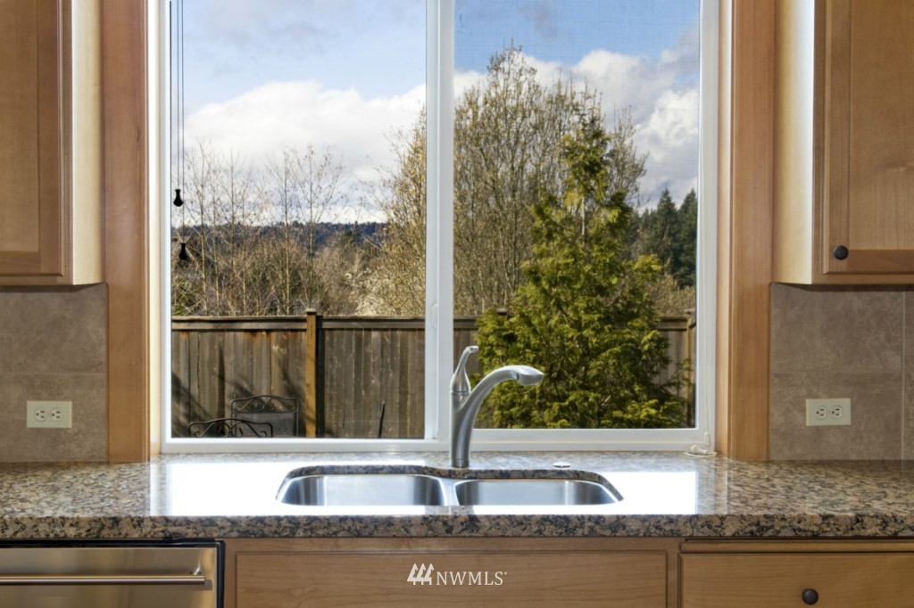 20265 86th Place Northeast Bothell, WA 98011 - Photo 5 of 21 Gallery Image 5