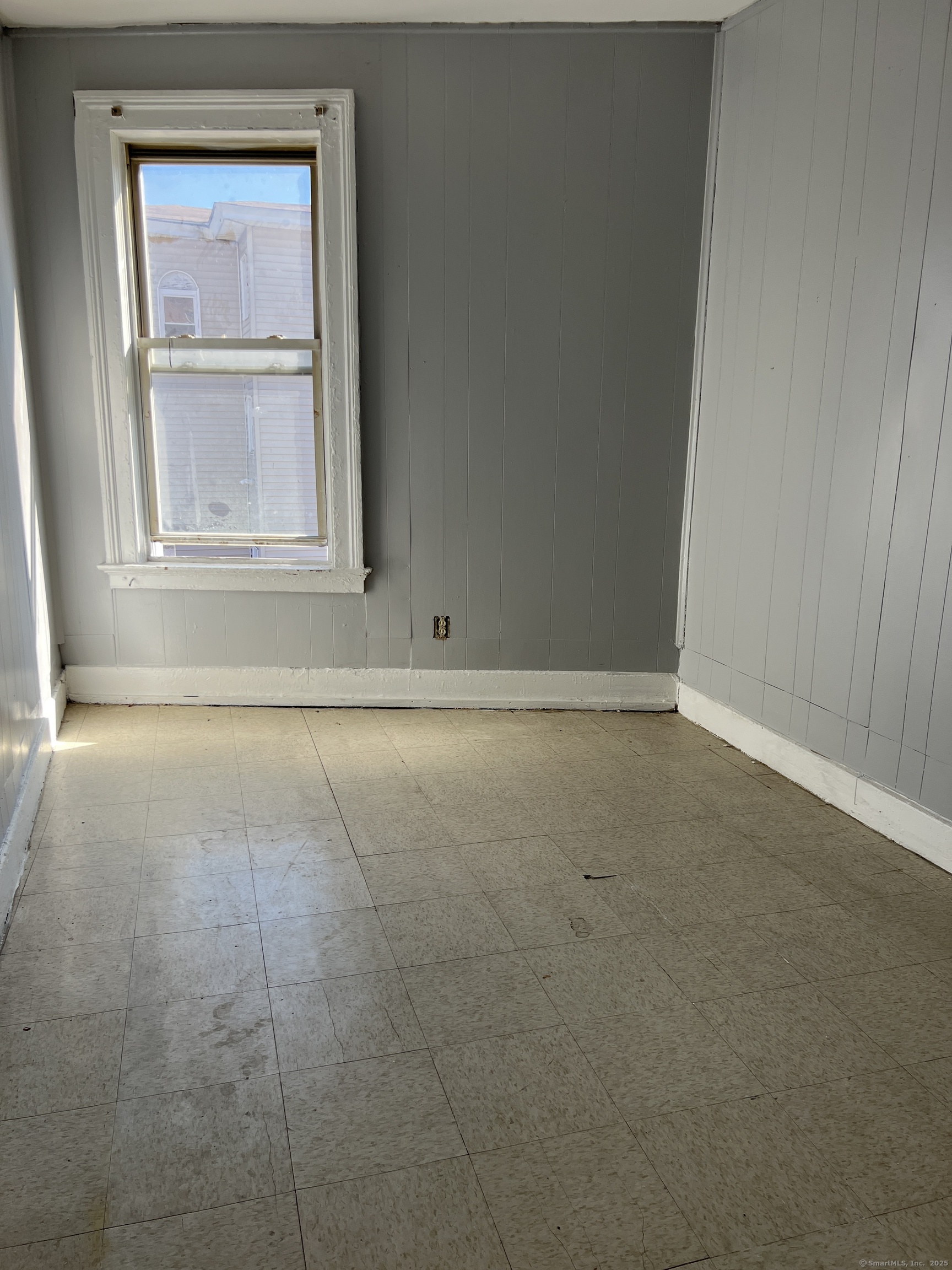 546 Congress Avenue, Unit 2 New Haven, CT 06519 - Photo 5 of 8 a view of an empty room with a window