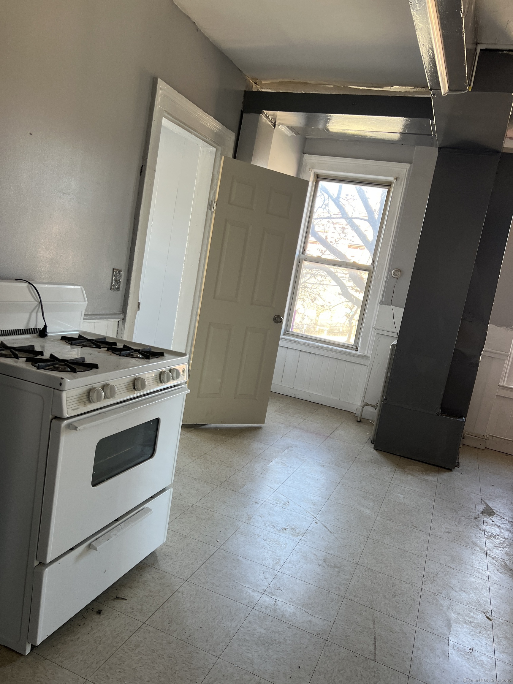 546 Congress Avenue, Unit 2 New Haven, CT 06519 - Photo 6 of 8 a view of kitchen and window