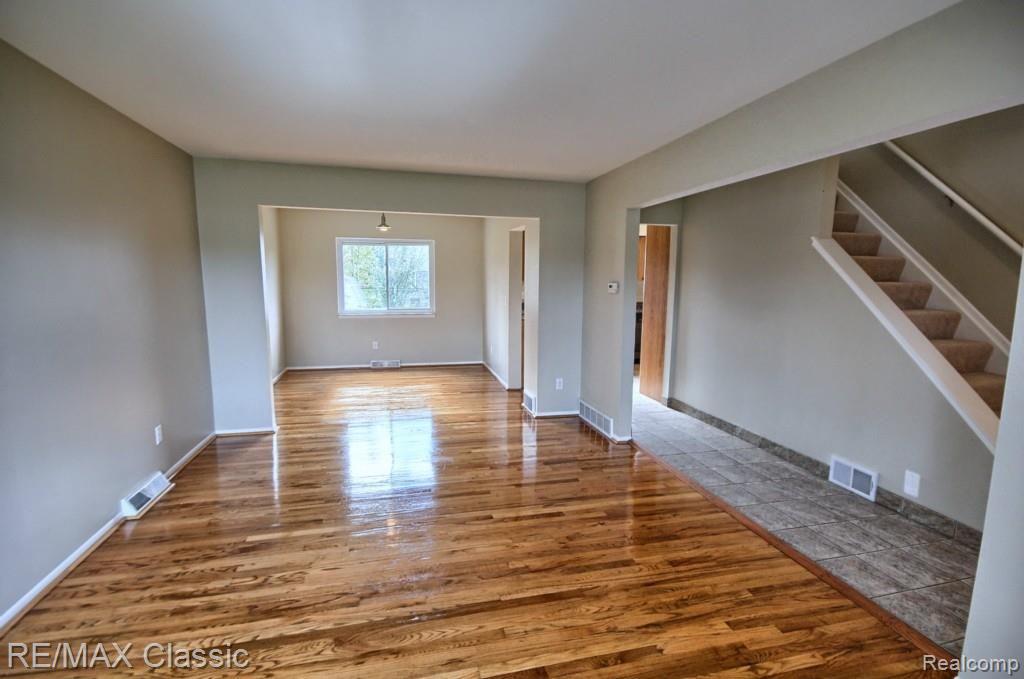 17529 West Thirteen Mile Road Southfield, MI 48076 - Photo 5 of 34 Living Room.jpg
