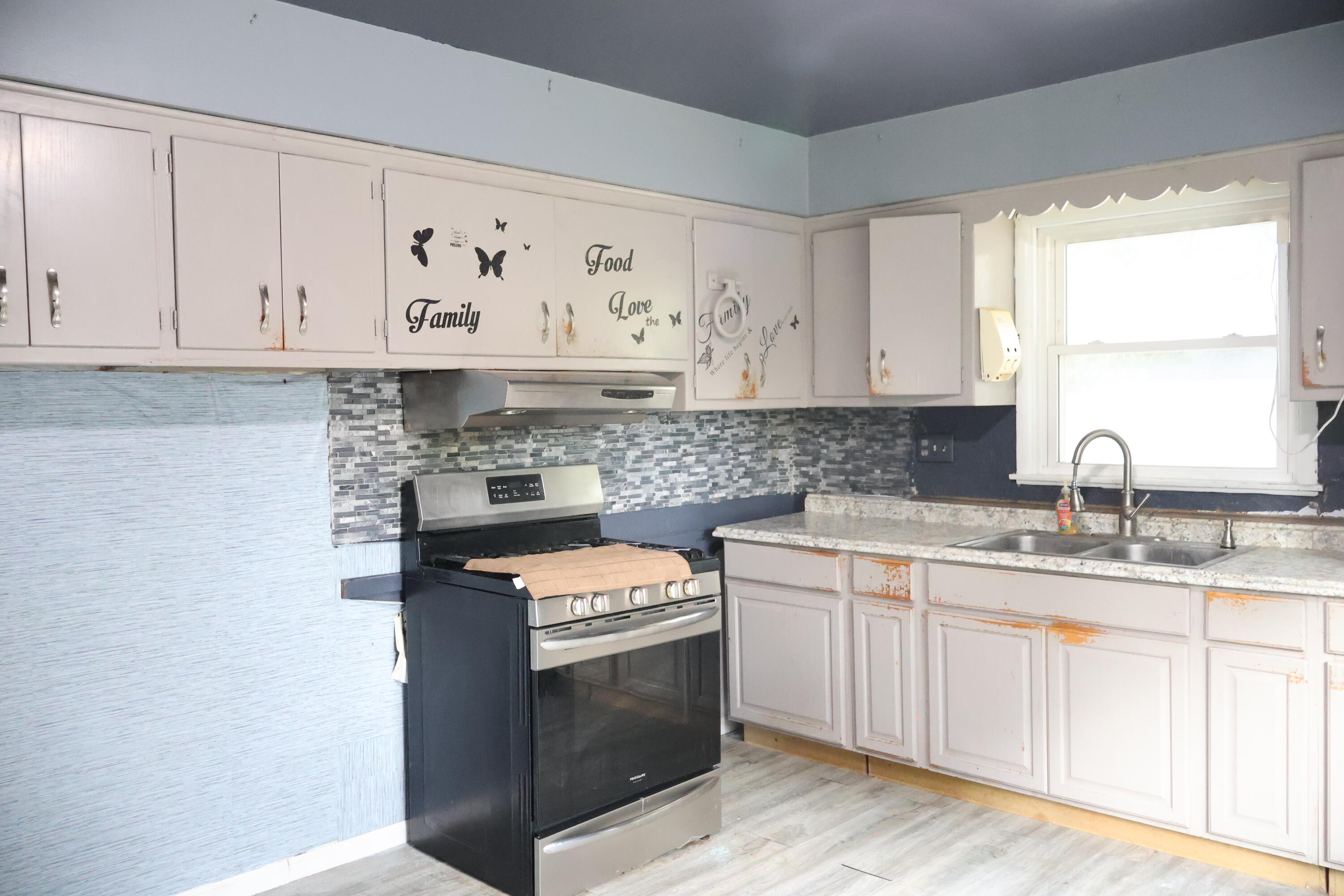 8523 West Glendale Avenue Milwaukee, WI 53225 - Photo 18 of 38 IMG_1816