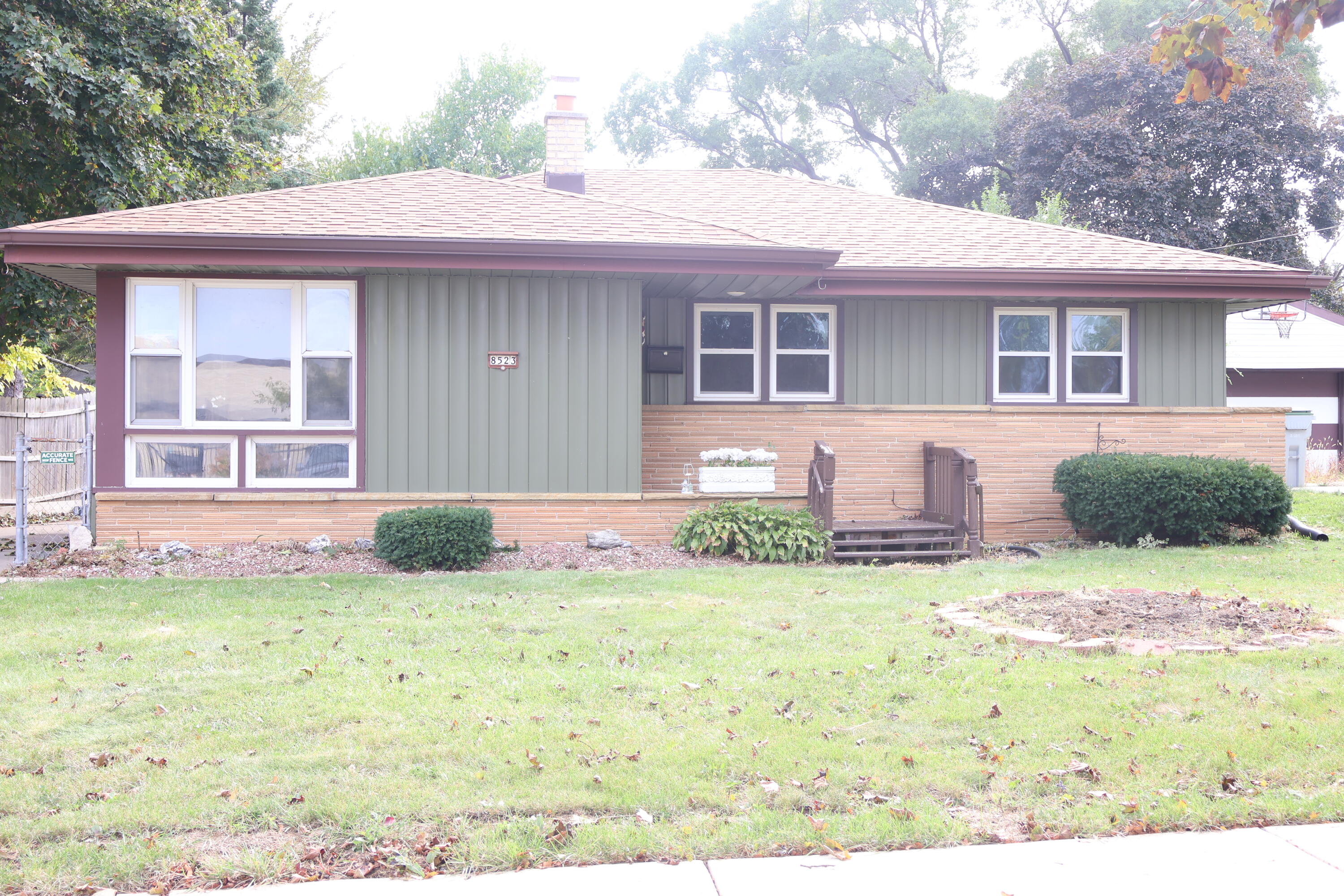 8523 West Glendale Avenue Milwaukee, WI 53225 - Photo 3 of 38 IMG_1773