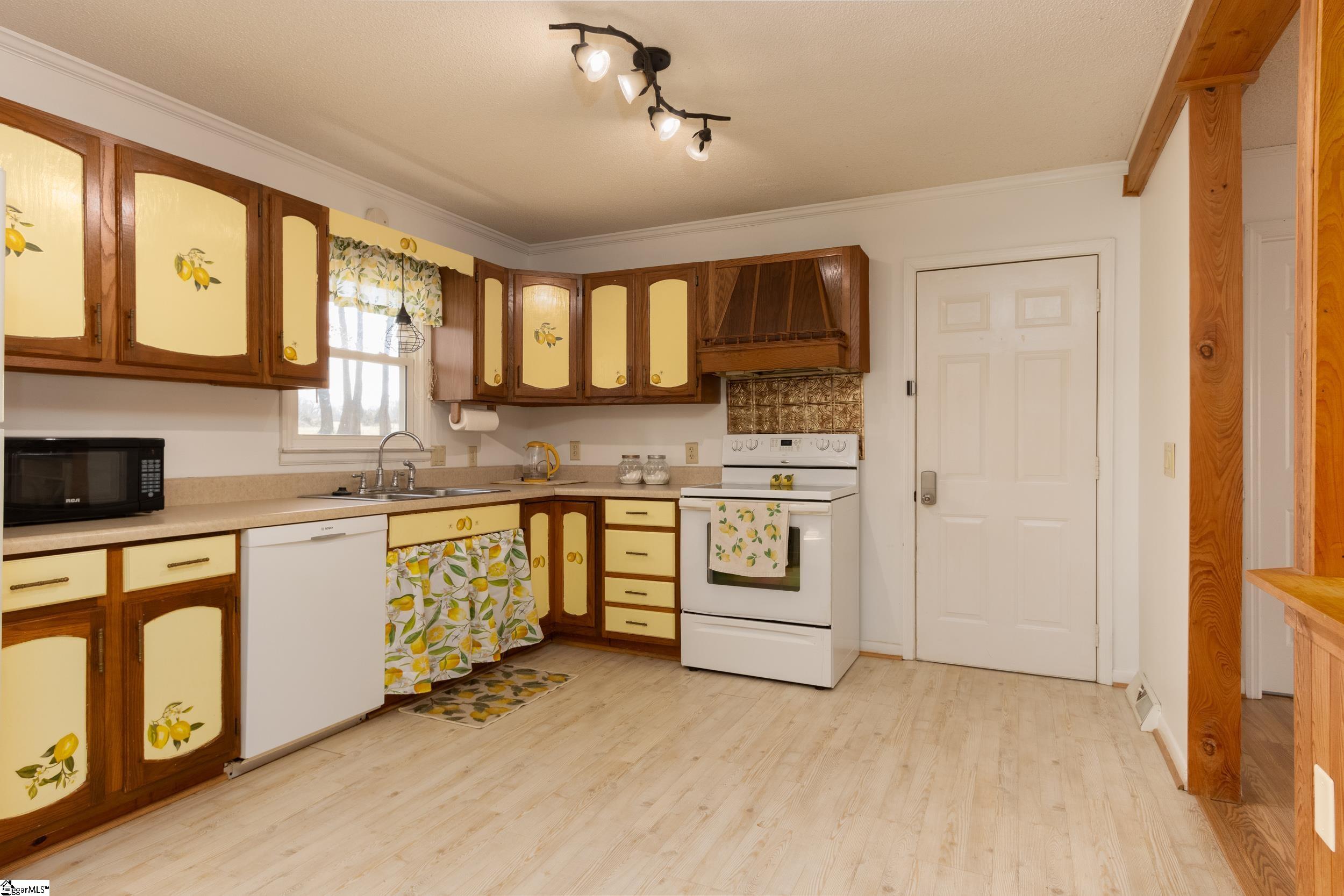 421 Johnson Road Honea Path, SC 29654 - Photo 14 of 36