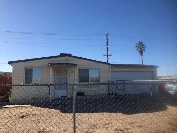 $1,800 | 812 Lillian Drive, Barstow, CA 92311