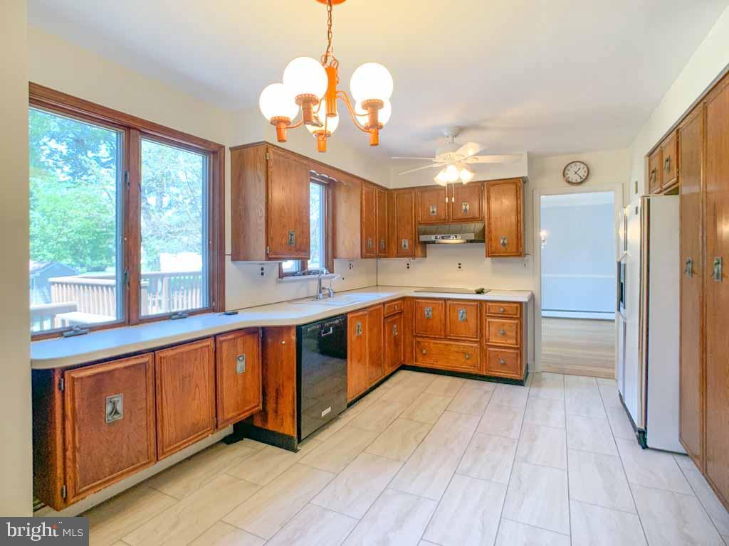 924 Davisville Road Warminster, PA 18974 - Photo 11 of 54 Gallery Image 11