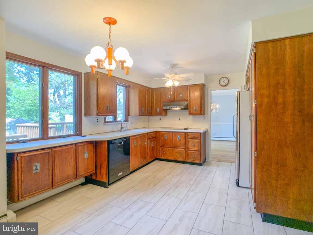 924 Davisville Road Warminster, PA 18974 - Photo 12 of 54 Gallery Image 12
