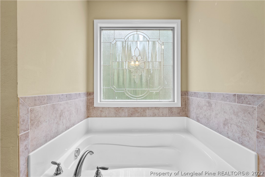 3479 Thrower Road Hope Mills, NC 28348 - Photo 28 of 41 a bathroom with a bathtub and window
