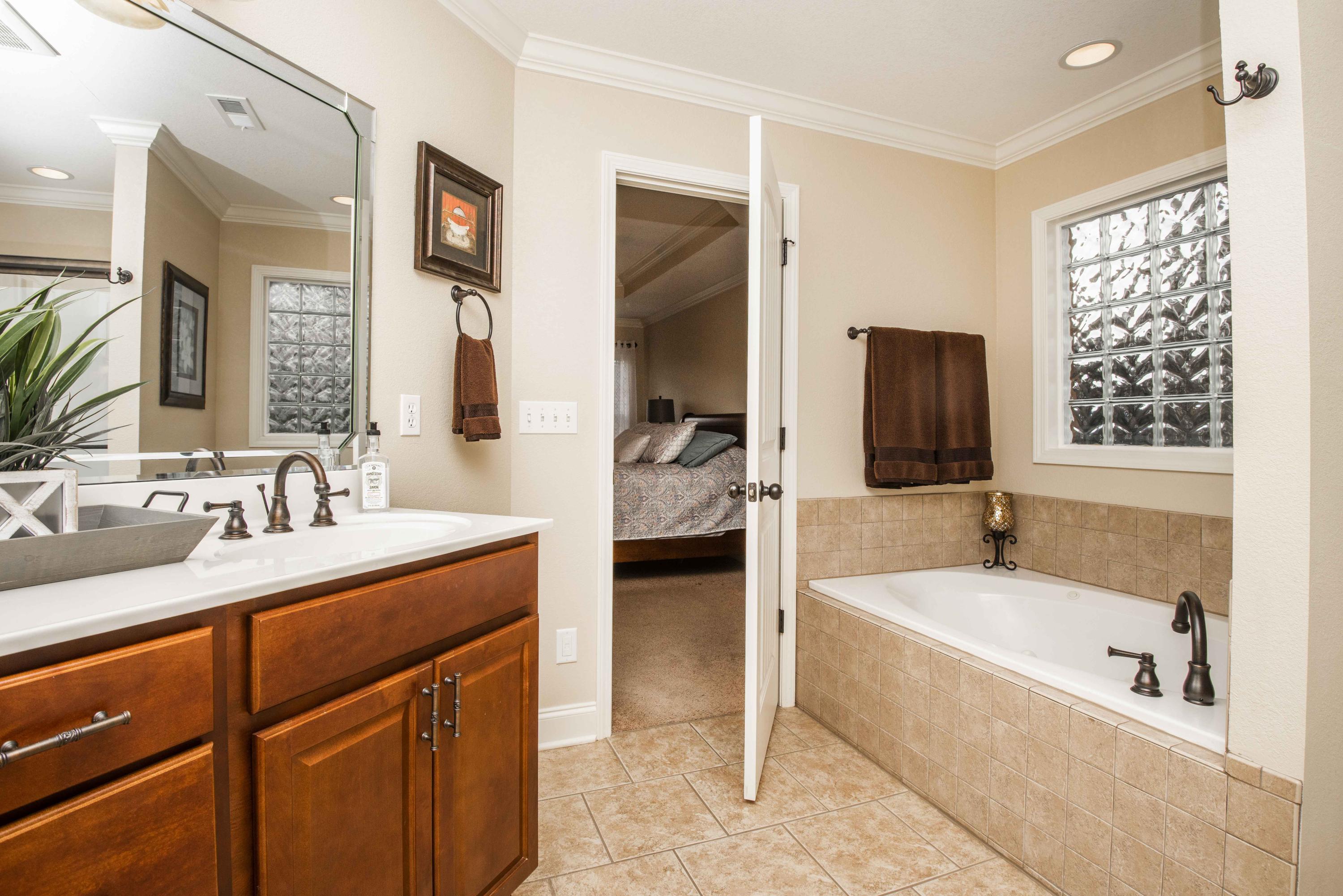 6213 Lantern Ridge Lane Knoxville, TN 37921 - Photo 14 of 27 Master bath_1