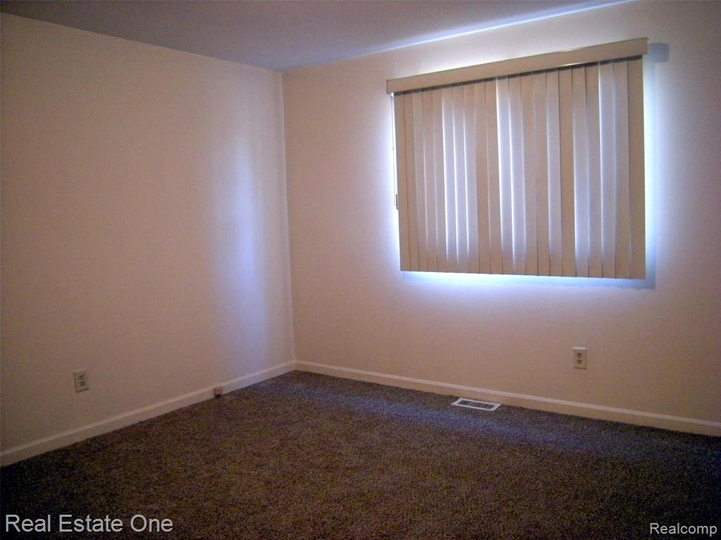 9415 Newburgh Road Livonia, MI 48150 - Photo 20 of 38