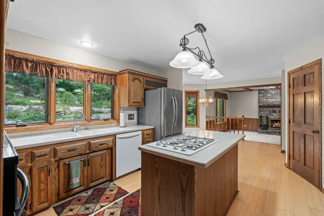 $559,900 | 2360 Apache Court, Mendota Heights, MN 55120