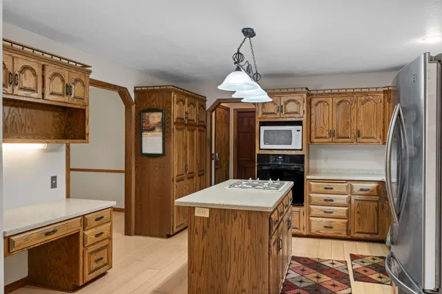 $559,900 | 2360 Apache Court, Mendota Heights, MN 55120