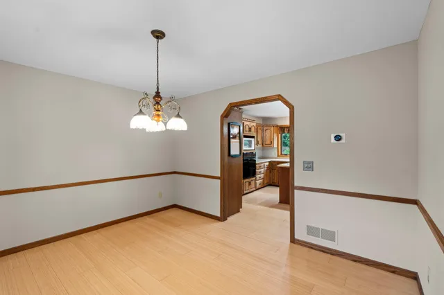 $559,900 | 2360 Apache Court, Mendota Heights, MN 55120