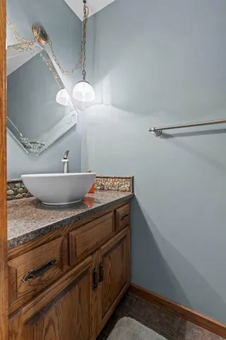 $559,900 | 2360 Apache Court, Mendota Heights, MN 55120