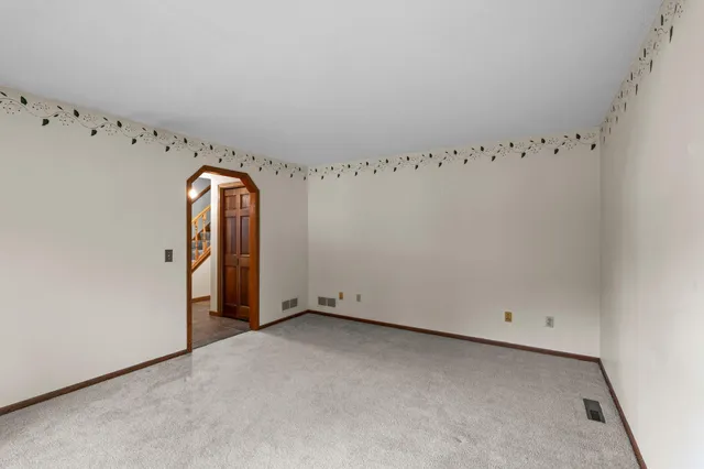 $559,900 | 2360 Apache Court, Mendota Heights, MN 55120