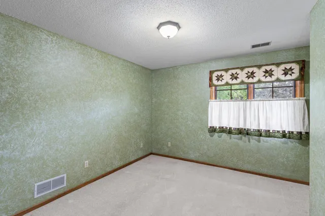 $559,900 | 2360 Apache Court, Mendota Heights, MN 55120