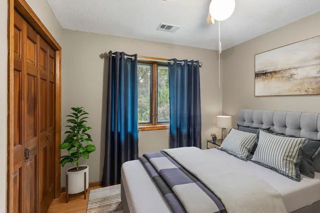 $559,900 | 2360 Apache Court, Mendota Heights, MN 55120