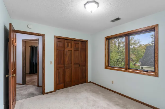 $559,900 | 2360 Apache Court, Mendota Heights, MN 55120