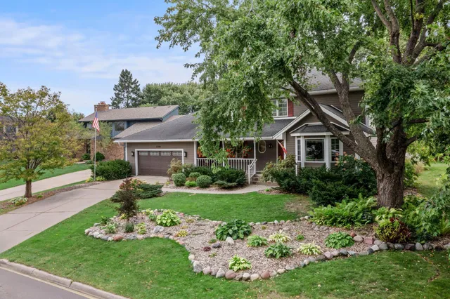 $559,900 | 2360 Apache Court, Mendota Heights, MN 55120