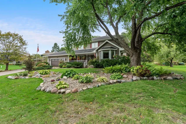 $559,900 | 2360 Apache Court, Mendota Heights, MN 55120