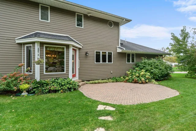 $559,900 | 2360 Apache Court, Mendota Heights, MN 55120