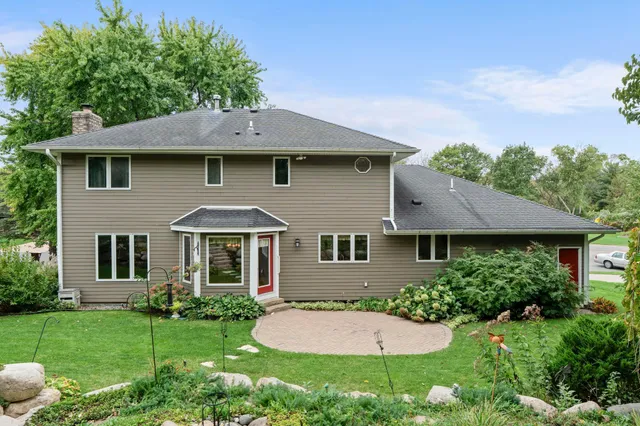 $559,900 | 2360 Apache Court, Mendota Heights, MN 55120