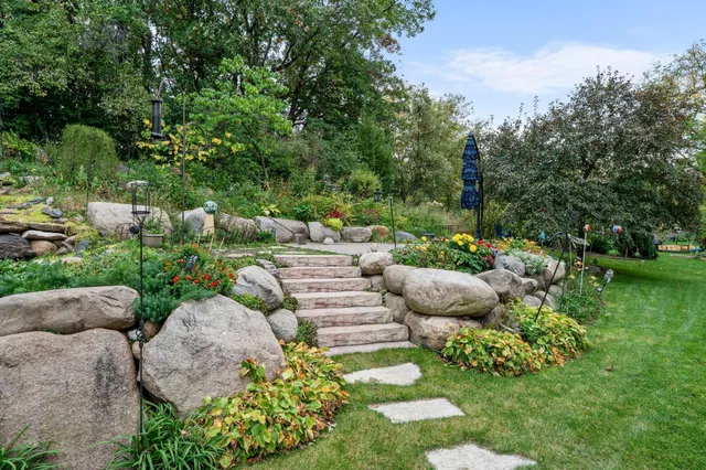 $559,900 | 2360 Apache Court, Mendota Heights, MN 55120