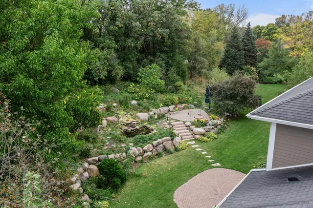 $559,900 | 2360 Apache Court, Mendota Heights, MN 55120