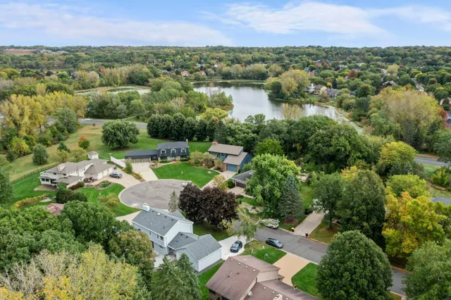 $559,900 | 2360 Apache Court, Mendota Heights, MN 55120