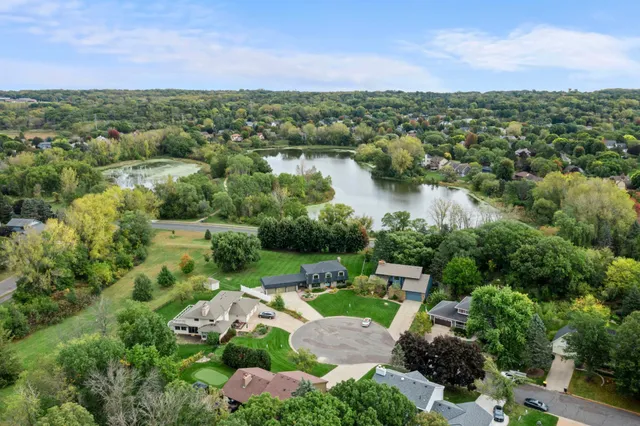 $559,900 | 2360 Apache Court, Mendota Heights, MN 55120