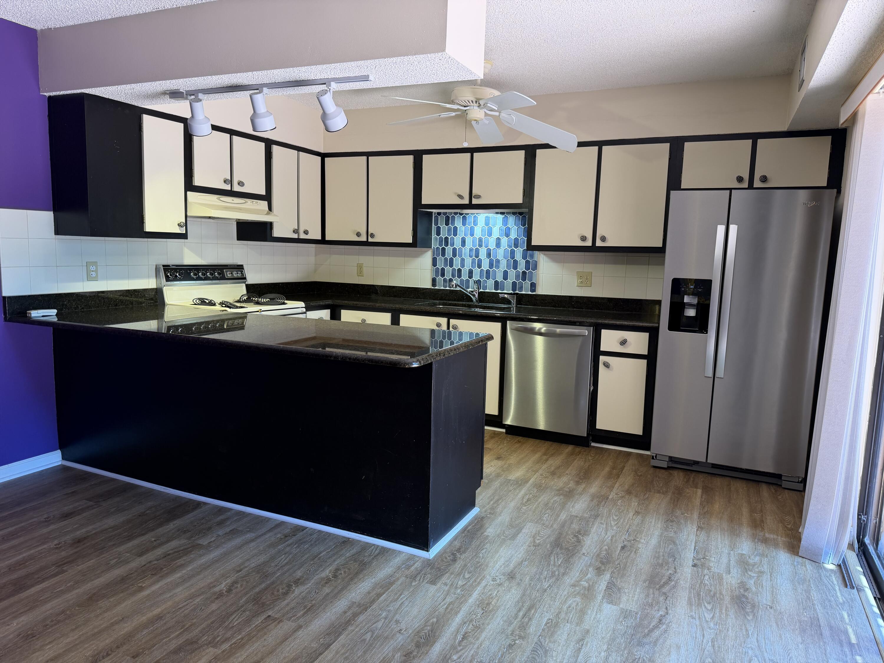 1420 Ocean Way, Unit 18B Jupiter, FL 33477 - Photo 2 of 18 IMG_3997