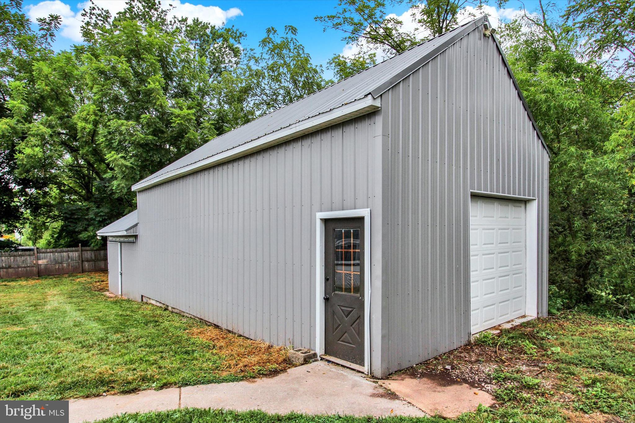 27 Maple Street Gettysburg, PA 17325 - Photo 2 of 33