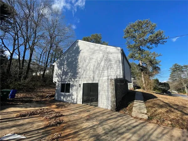 a view of a house with a yard