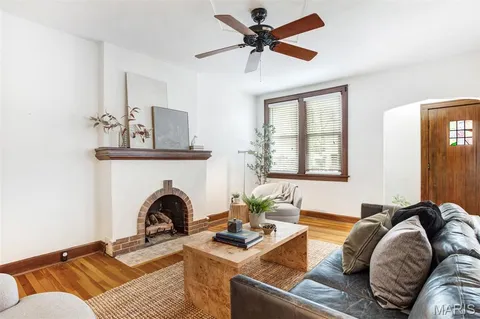 $315,000 | 2312 Annalee Avenue, Brentwood, MO 63144