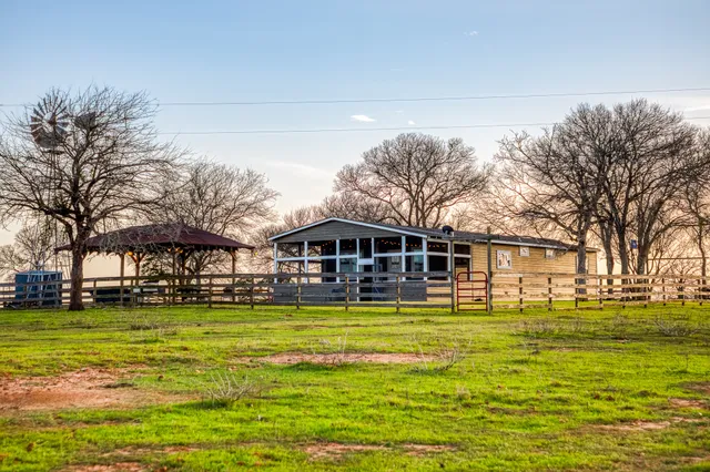 $1,224,999 | 12893 East State Highway 97, Waelder, TX 78959