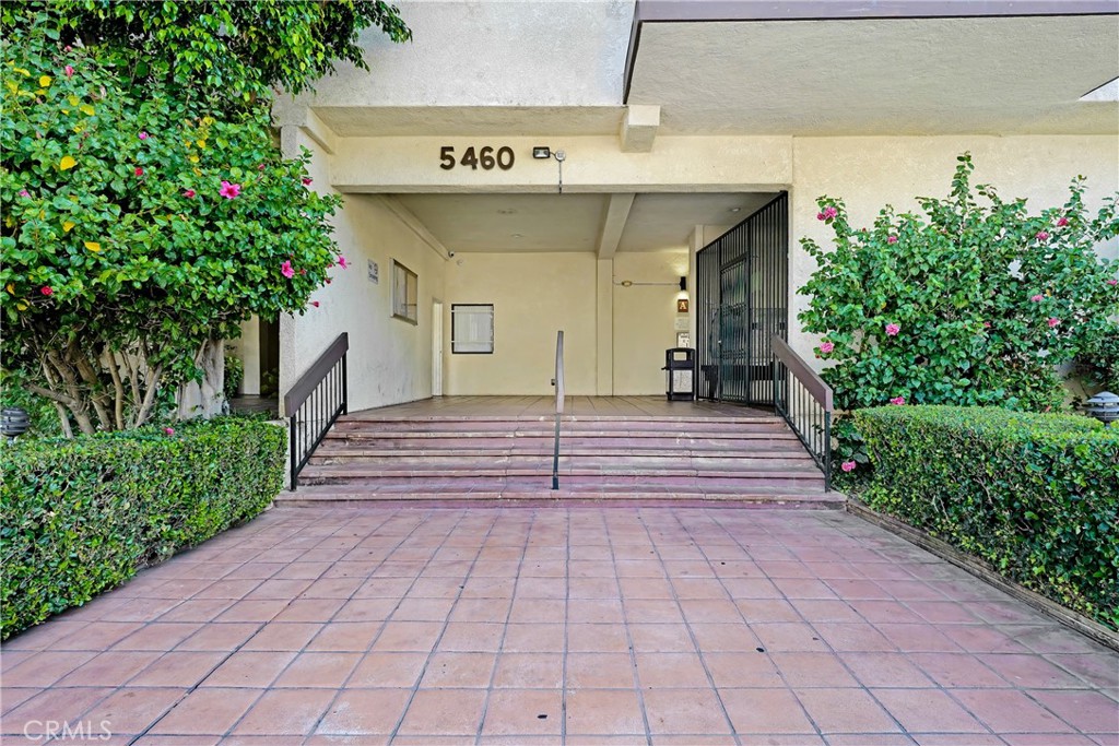 5460 White Oak Avenue, Unit G213 Encino, CA 91316 - Photo 15 of 22 a view of entryway with a flower garden
