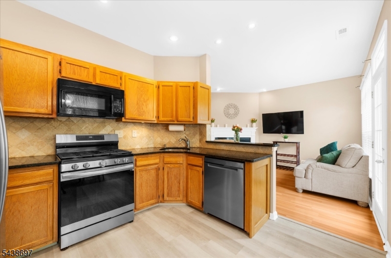 8 Cottage Place Somerville, NJ 08876 - Photo 14 of 42