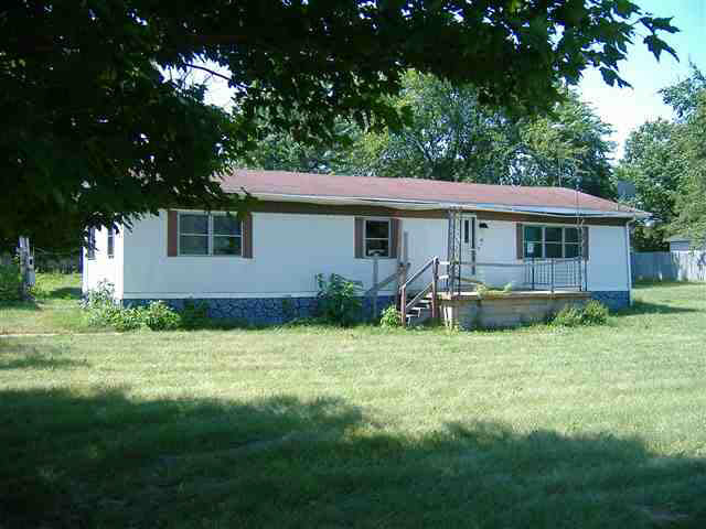 801 West Perry Road Ligonier, IN 46767 - Photo 2 of 3