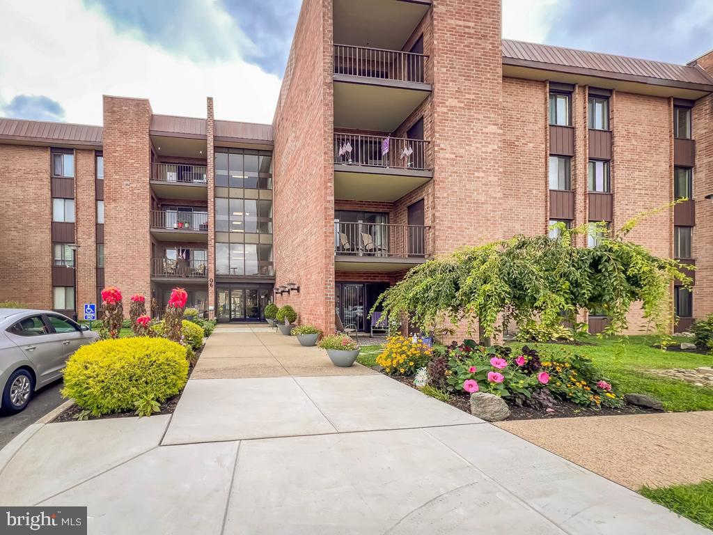 6311 Delaire Landing Road, Unit 311 Philadelphia, PA 19114 - Photo 6 of 41