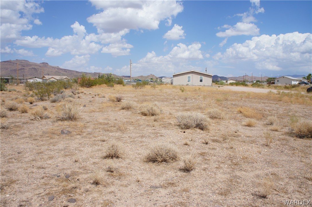 3233 West Rancho Road Golden Valley, AZ 86413 - Photo 3 of 33 a view of a large building