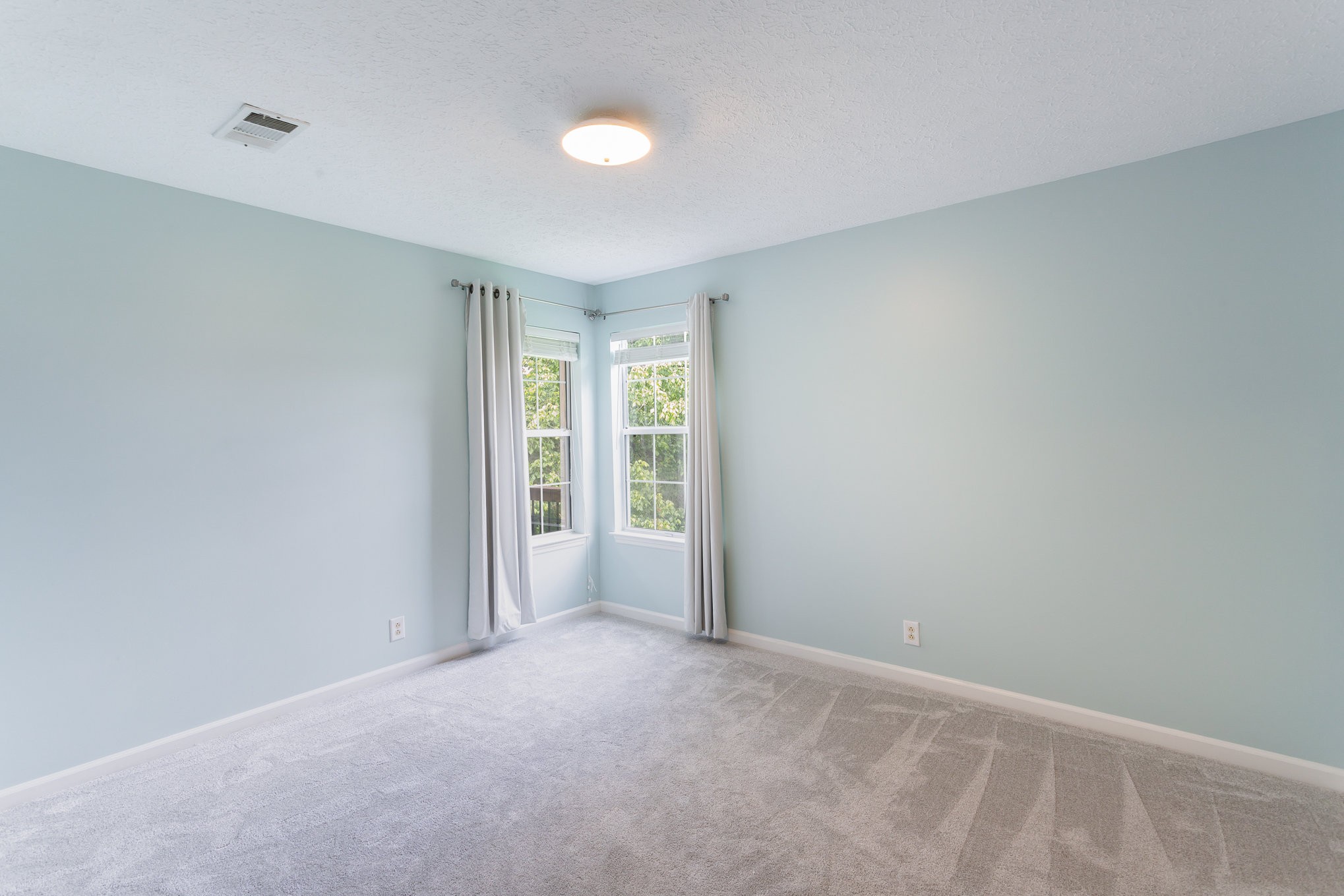5336 Old Village Road Nashville, TN 37211 - Photo 20 of 25 an empty room with windows