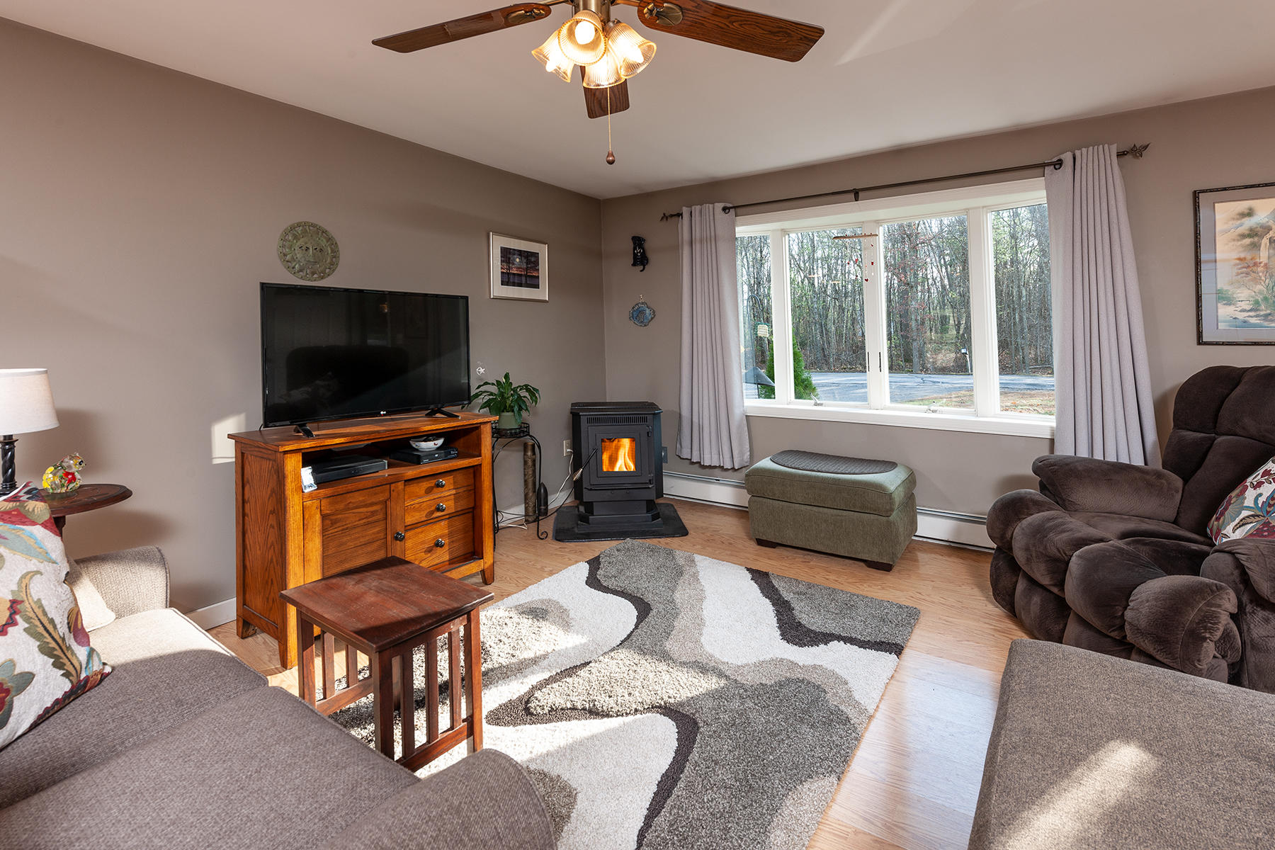 179 Mountain Road Cape Neddick, ME 03902 - Photo 6 of 25 Living