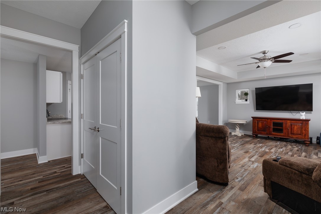 8211 Midland Road Mentor, OH 44060 - Photo 7 of 25 Great Room / Foyer