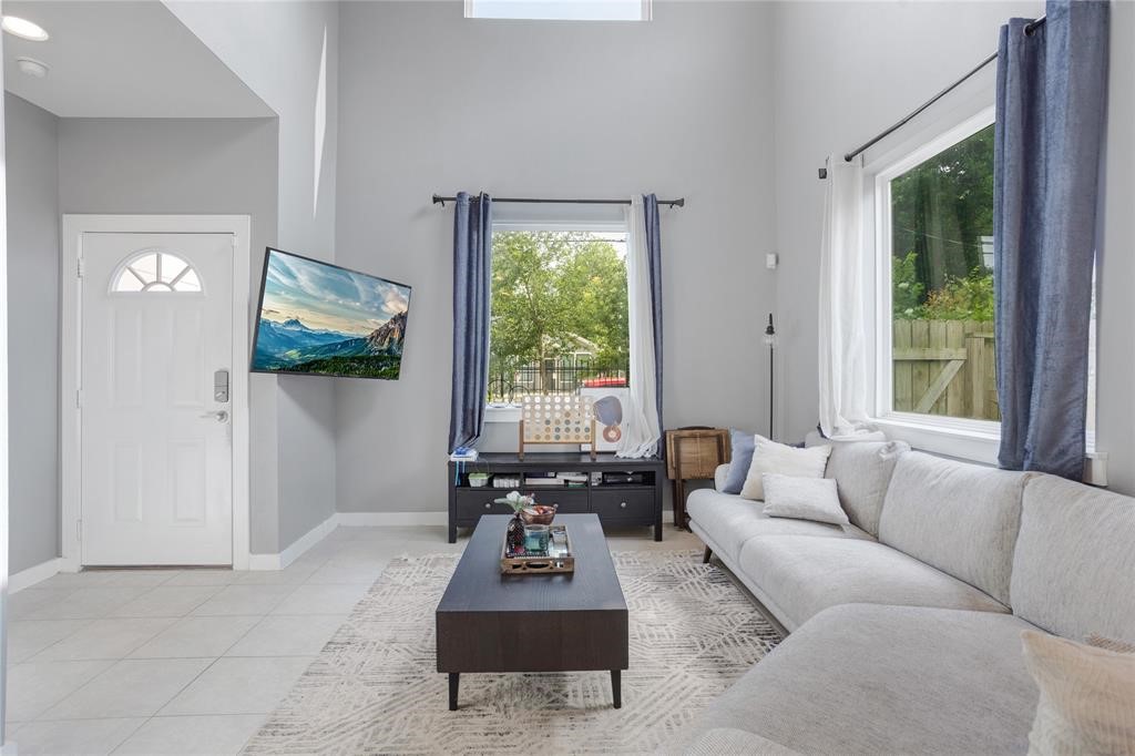 4625 Mallow Street Houston, TX 77051 - Photo 5 of 22